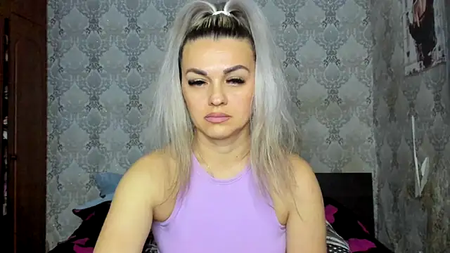 NicoletMoore online show from March 21, 2025, 9:01 pm