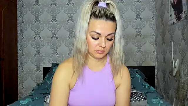NicoletMoore online show from January 17, 2025, 8:33 pm