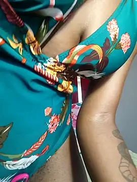 Snapshot of HoneyDropsX chatting on October 10, 2025, 8:26 am HoneyDropsX online show from October 10, 2025, 8:26 am