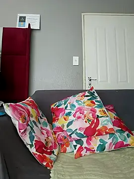 HoneyDropsX online show from November 12, 2025, 11:47 am