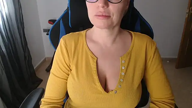 Snapshot of LARACRUZ30 chatting on March 3, 2026, 4:47 pm LARACRUZ30 online show from March 3, 2026, 4:47 pm