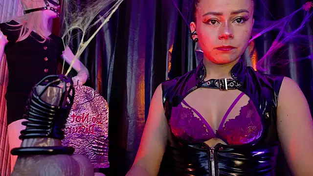 Snapshot of MistressSlut1 chatting on October 17, 2025, 11:23 am MistressSlut1 online show from October 17, 2025, 11:23 am