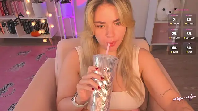 pussy-kattt online show from October 11, 2025, 6:03 am