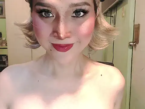 Ezradeliciosa online show from May 16, 2026, 1:37 am