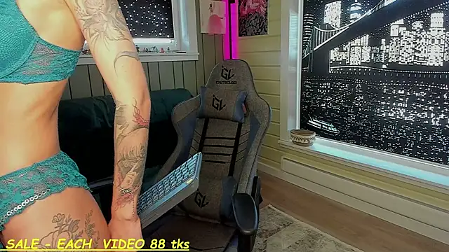 SandyChris online show from March 17, 2025, 8:18 am