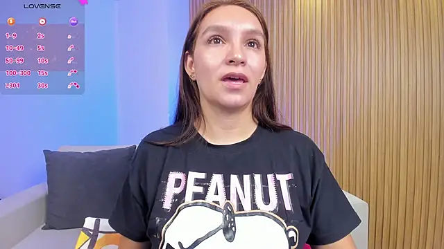 miataylorr1 online show from February 17, 2025, 12:49 pm