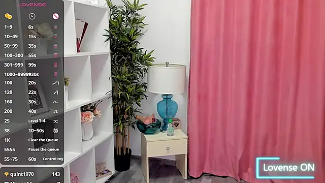 EmaBrownie online show from April 18, 2026, 7:58 pm