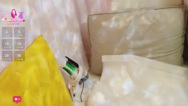 Snapshot of Anne-Sweet chatting on February 7, 2026, 12:18 am Anne-Sweet online show from February 7, 2026, 12:18 am