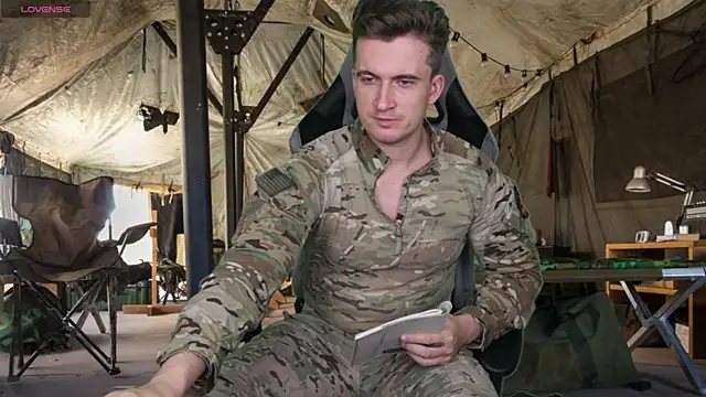 Snapshot of hornystripman97 chatting on September 19, 2025, 1:31 am hornystripman97 online show from September 19, 2025, 1:31 am