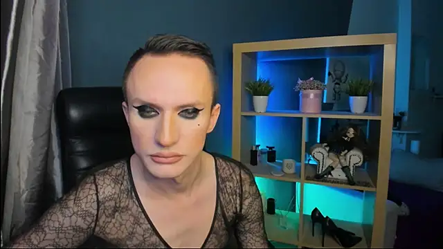 Snapshot of Cristal_Connors chatting on December 17, 2024, 5:07 am Cristal Connors online show from December 17, 2024, 5:07 am