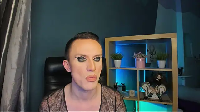 Snapshot of Cristal_Connors chatting on December 16, 2024, 7:54 pm Cristal Connors online show from December 16, 2024, 7:54 pm