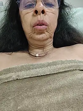 Snapshot of Susannemilf chatting on October 24, 2025, 12:15 pm Susannemilf online show from October 24, 2025, 12:15 pm