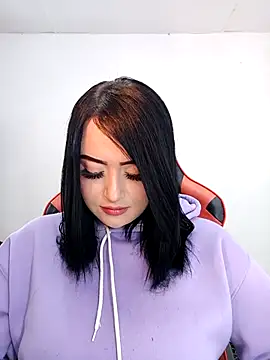 mia anyeli online show from October 14, 2025, 5:19 am