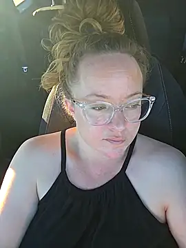 julimonroe online show from March 18, 2025, 3:12 pm