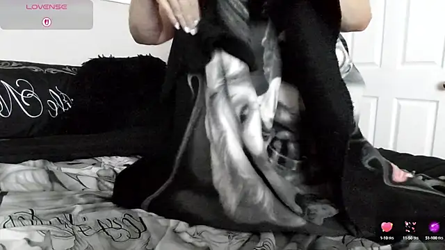 Snapshot of julimonroe chatting on September 17, 2025, 3:19 am julimonroe online show from September 17, 2025, 3:19 am