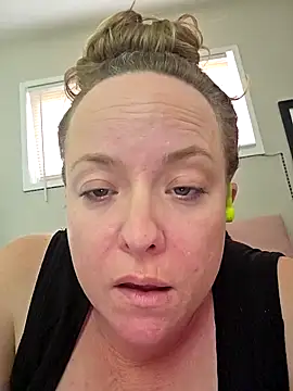 julimonroe online show from March 22, 2025, 12:06 am