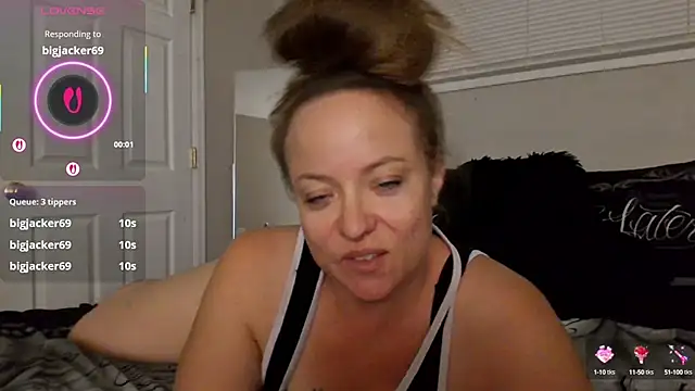 Snapshot of julimonroe chatting on October 1, 2025, 2:06 am julimonroe online show from October 1, 2025, 2:06 am