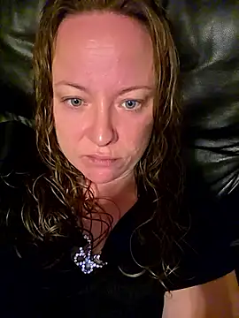 Snapshot of julimonroe chatting on October 20, 2025, 11:44 am julimonroe online show from October 20, 2025, 11:44 am