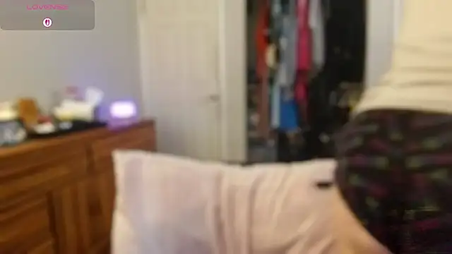 Snapshot of julimonroe chatting on October 13, 2025, 3:13 pm julimonroe online show from October 13, 2025, 3:13 pm