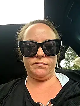 Snapshot of julimonroe chatting on October 7, 2025, 3:02 pm julimonroe online show from October 7, 2025, 3:02 pm