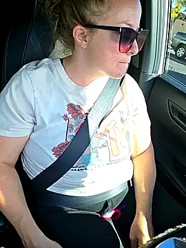 Snapshot of julimonroe chatting on September 29, 2025, 4:12 pm julimonroe online show from September 29, 2025, 4:12 pm