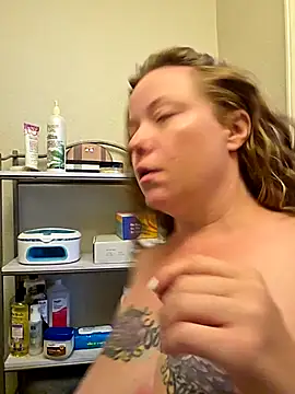 Snapshot of julimonroe chatting on September 17, 2025, 3:36 pm julimonroe online show from September 17, 2025, 3:36 pm