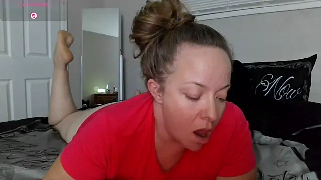 Snapshot of julimonroe chatting on October 14, 2025, 3:40 am julimonroe online show from October 14, 2025, 3:40 am