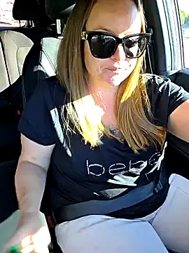 Snapshot of julimonroe chatting on October 2, 2025, 3:15 pm julimonroe online show from October 2, 2025, 3:15 pm