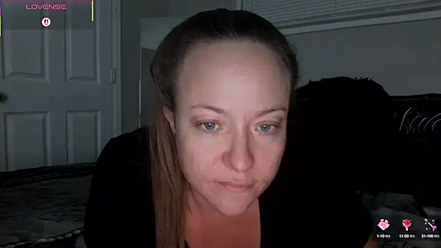 Snapshot of julimonroe chatting on October 5, 2025, 2:24 am julimonroe online show from October 5, 2025, 2:24 am