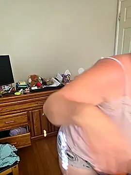 Snapshot of julimonroe chatting on October 8, 2025, 3:13 pm julimonroe online show from October 8, 2025, 3:13 pm