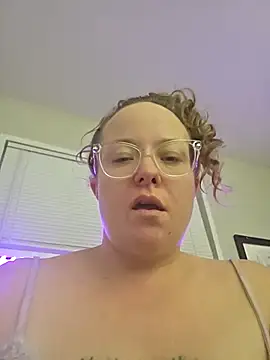 julimonroe online show from March 5, 2025, 3:08 am