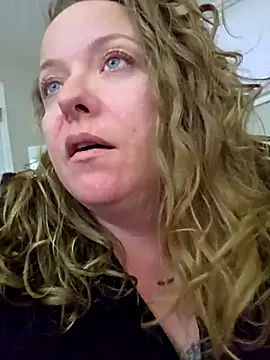 julimonroe online show from March 12, 2025, 1:03 am