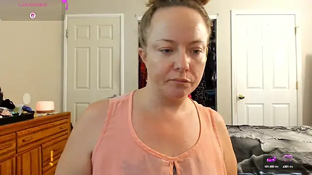 Snapshot of julimonroe chatting on September 23, 2025, 2:57 pm julimonroe online show from September 23, 2025, 2:57 pm