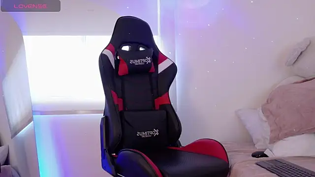 Lia Tinez online show from March 18, 2026, 9:48 pm