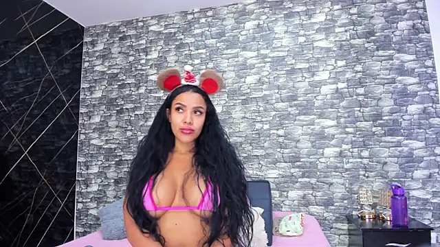 HeidyWillss online show from December 23, 2024, 7:30 pm