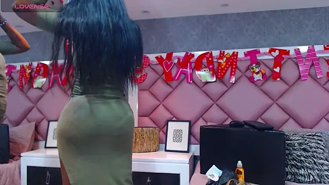 Snapshot of DanielaDuff chatting on October 1, 2025, 7:29 pm DanielaDuff online show from October 1, 2025, 7:29 pm