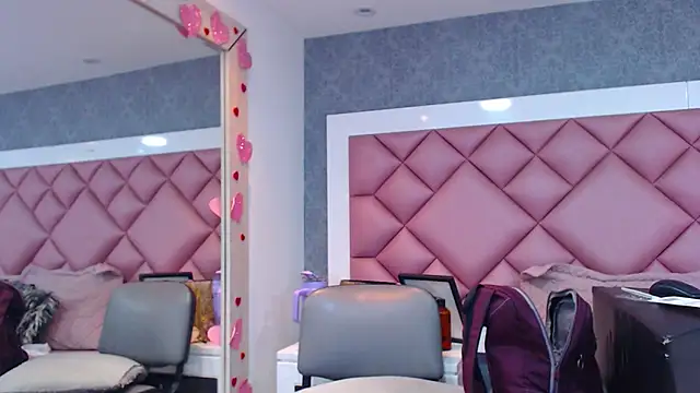 DanielaDuff online show from February 6, 2026, 7:43 pm