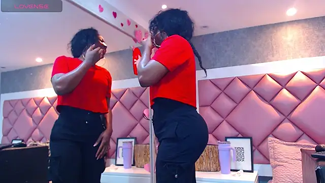 DanielaDuff online show from November 7, 2025, 7:40 pm