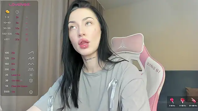 JenniferQueen11 online show from January 30, 2025, 10:08 am