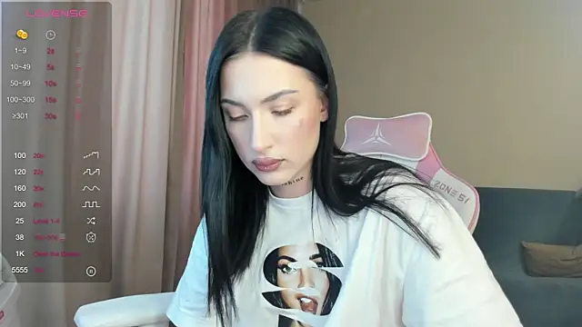 JenniferQueen11 online show from February 4, 2025, 6:14 am