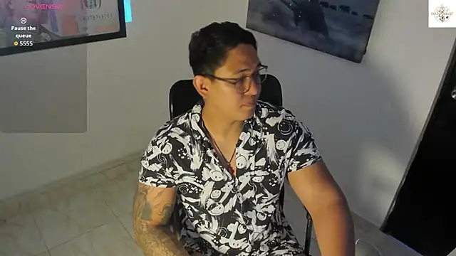 Snapshot of Colton_Massif chatting on November 1, 2025, 10:25 pm Colton Massif online show from November 1, 2025, 10:25 pm