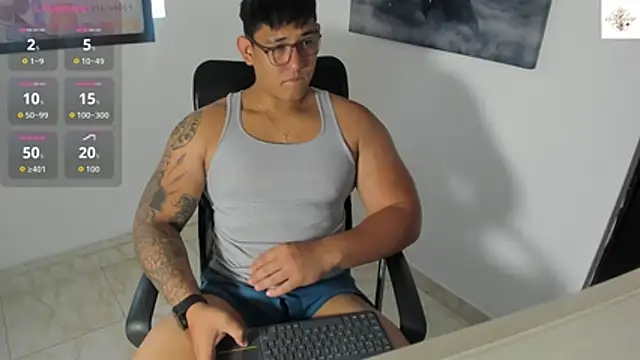 Snapshot of Colton_Massif chatting on October 24, 2025, 7:57 pm Colton Massif online show from October 24, 2025, 7:57 pm