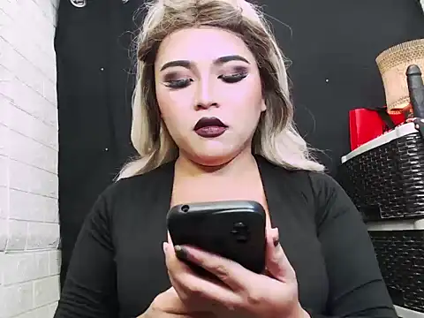 x12inchanaconda online show from November 4, 2025, 5:55 am