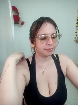 lorenitabella online show from March 24, 2026, 9:04 pm