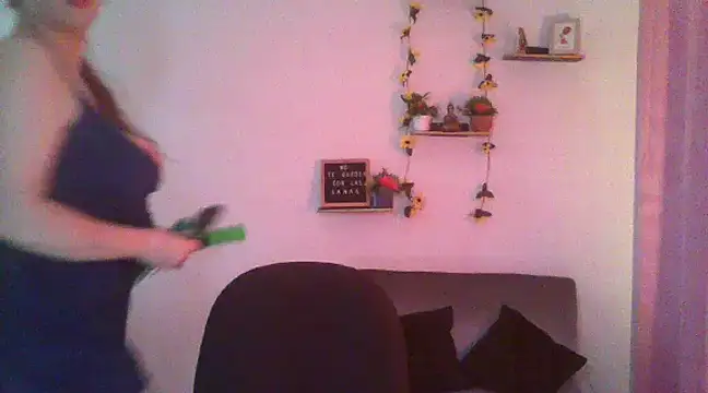 lorenitabella online show from March 7, 2025, 6:22 pm