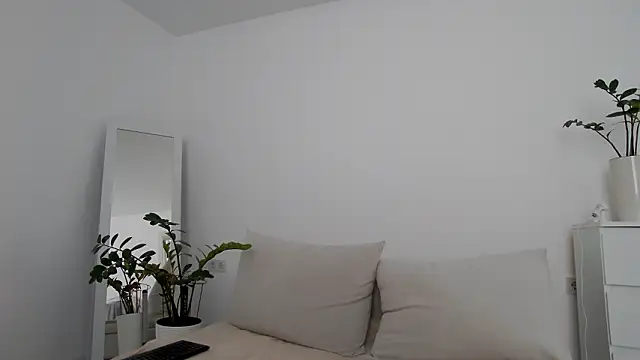 Fallinlove1 online show from March 22, 2026, 9:22 am