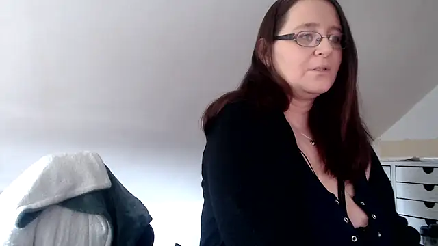 LeaLove86 online show from March 8, 2025, 1:36 pm