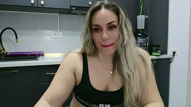Snapshot of Annyfit4you chatting on March 3, 2025, 11:56 pm Annyfit4you online show from March 3, 2025, 11:56 pm