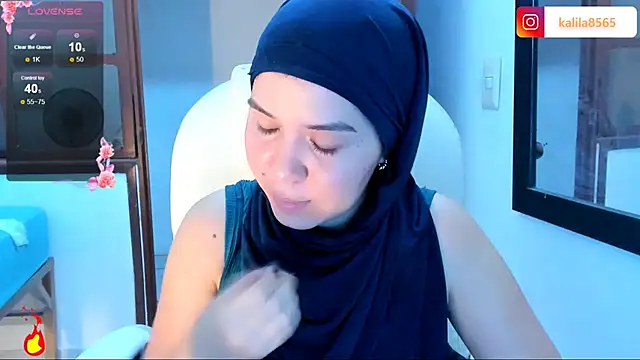 Snapshot of MatchedEyebrow chatting on October 17, 2025, 9:49 pm MatchedEyebrow online show from October 17, 2025, 9:49 pm