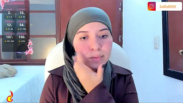 Snapshot of MatchedEyebrow chatting on October 10, 2025, 9:37 pm MatchedEyebrow online show from October 10, 2025, 9:37 pm